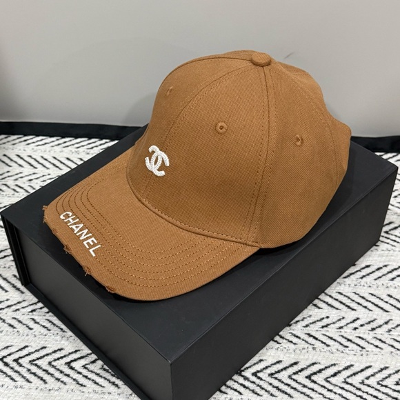 Chanel Women\'s Brown Cap main image 8